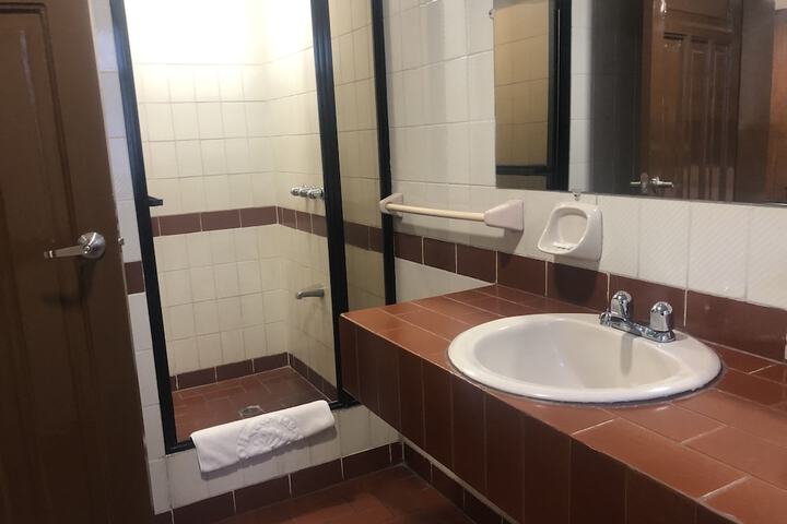 Room 16 of 77