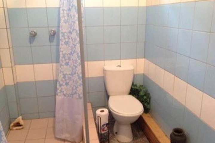 Room 4 of 7