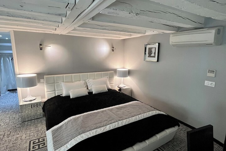 Room 15 of 106