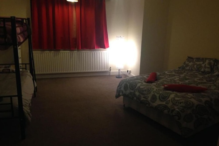 Room 4 of 4