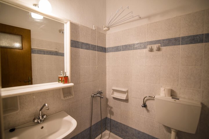 Room 6 of 31