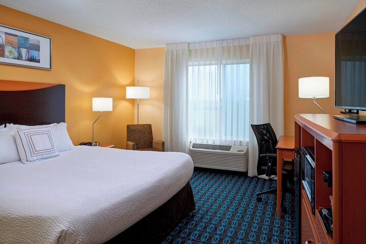 1 King Bed (3 of 9)