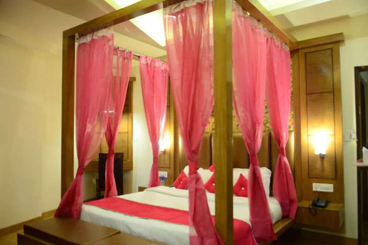 Room 10 of 76