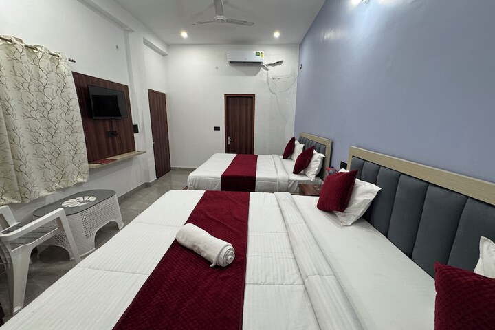 Room 11 of 25