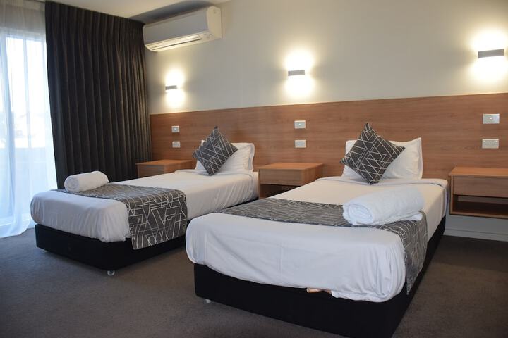 Room 4 of 17
