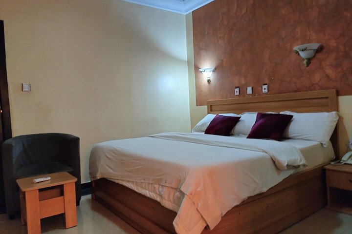 Room 4 of 48