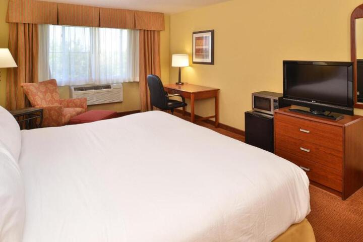 1 King Bed (11 of 21)