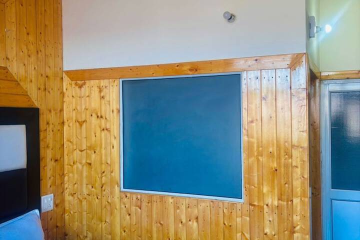 Room 6 of 32