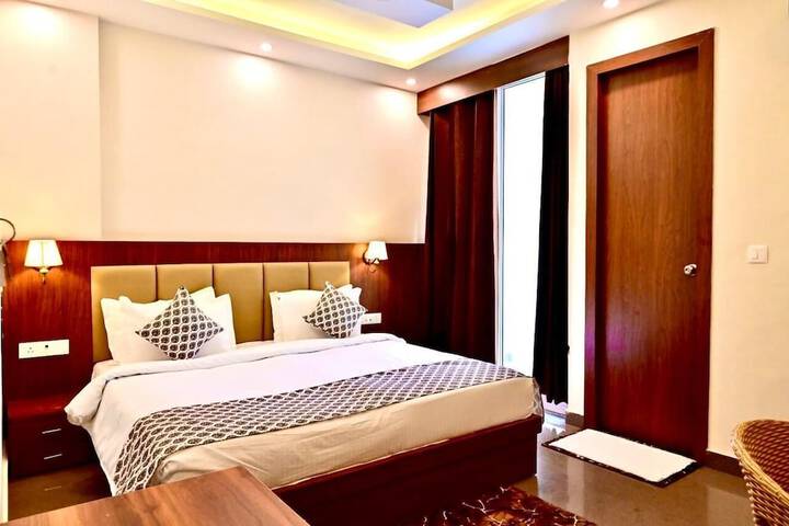 Room 6 of 27
