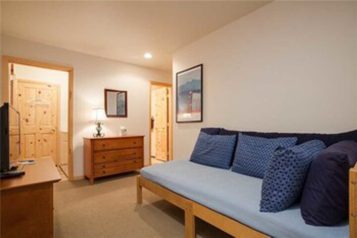 Room 9 of 22
