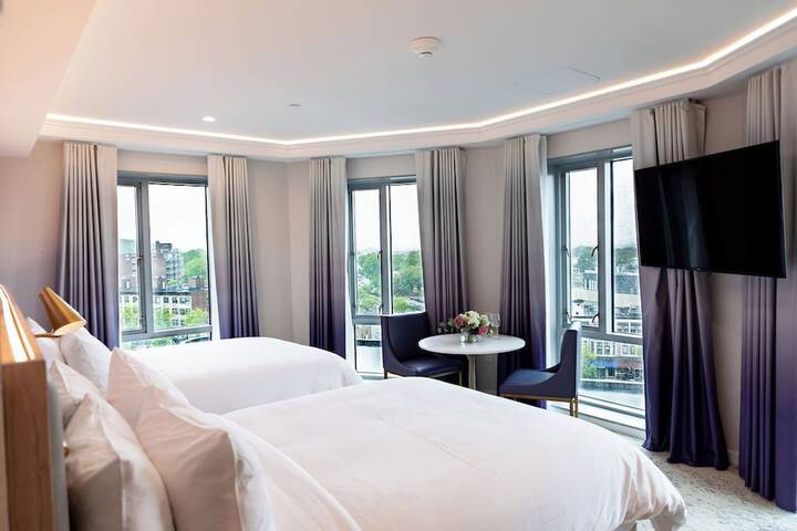 Room 42 of 91