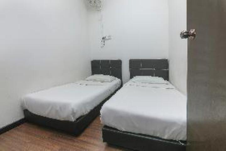 Room 2 of 3