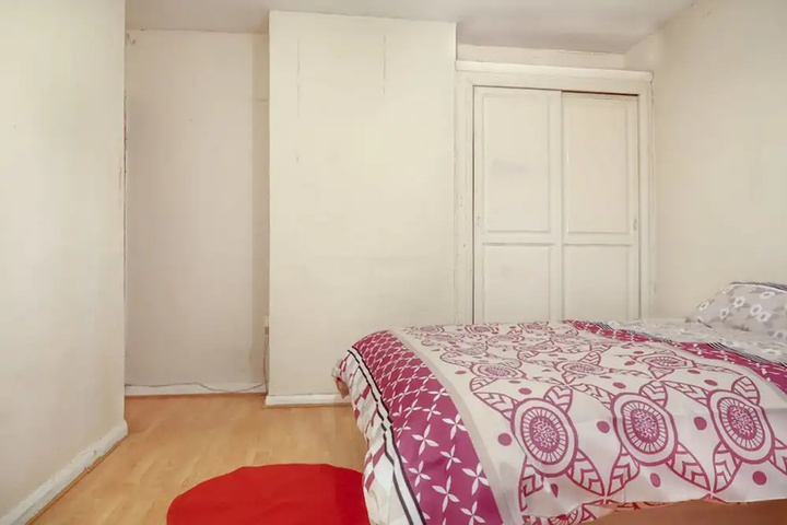 Room 5 of 14