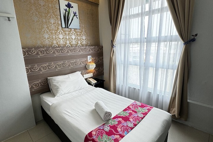 Room 12 of 30