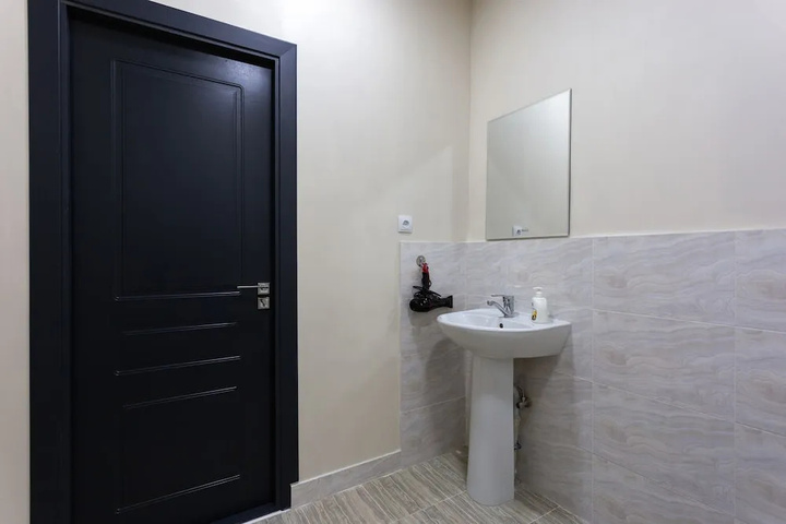 Room 9 of 16