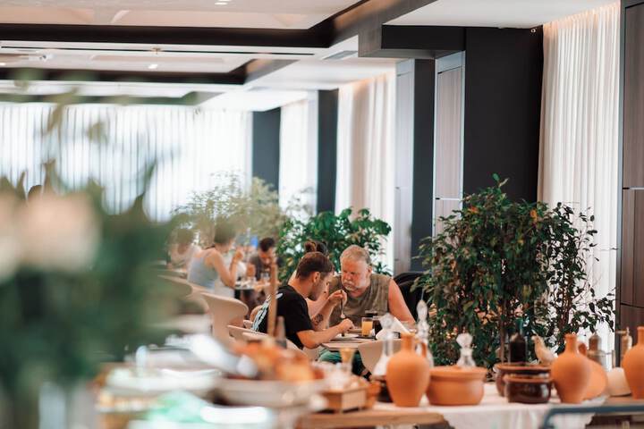 Dining 49 of 60