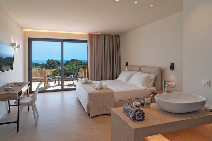 Room 3 of 44