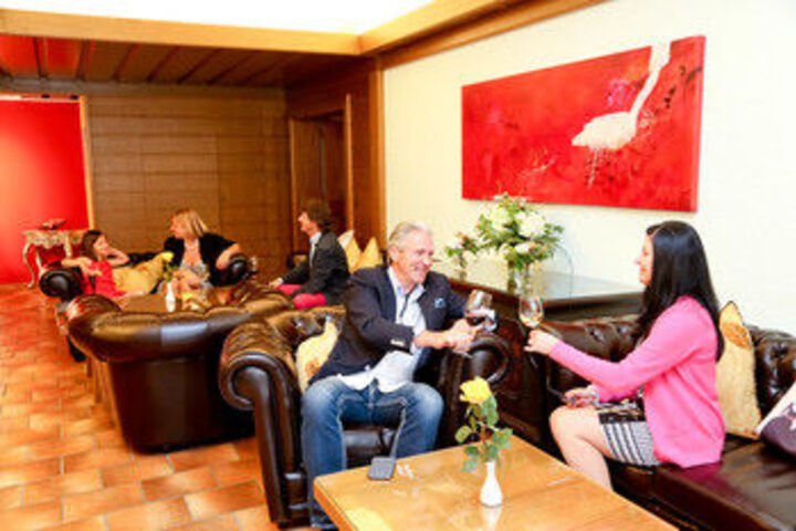 Lounge 31 of 42