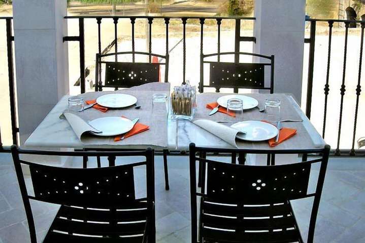 Dining 33 of 41