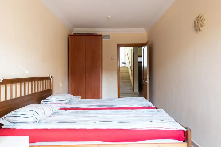 Room 5 of 12