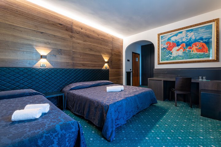 Room 9 of 26