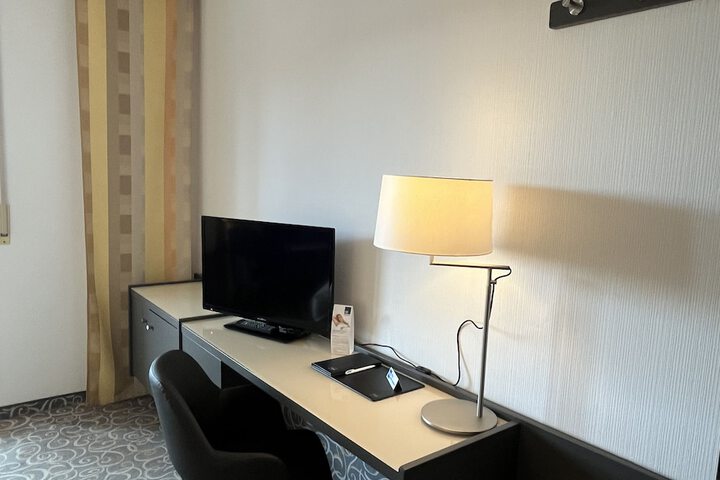 Room 16 of 43