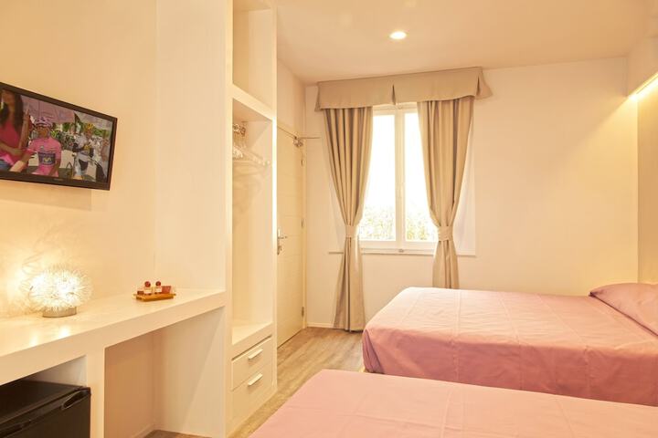 Room 12 of 82