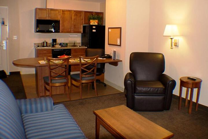 1 Queen Studio Suite Comm Mobility Accessible Tub (3 of 14)