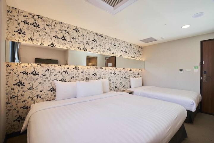 Room 25 of 43