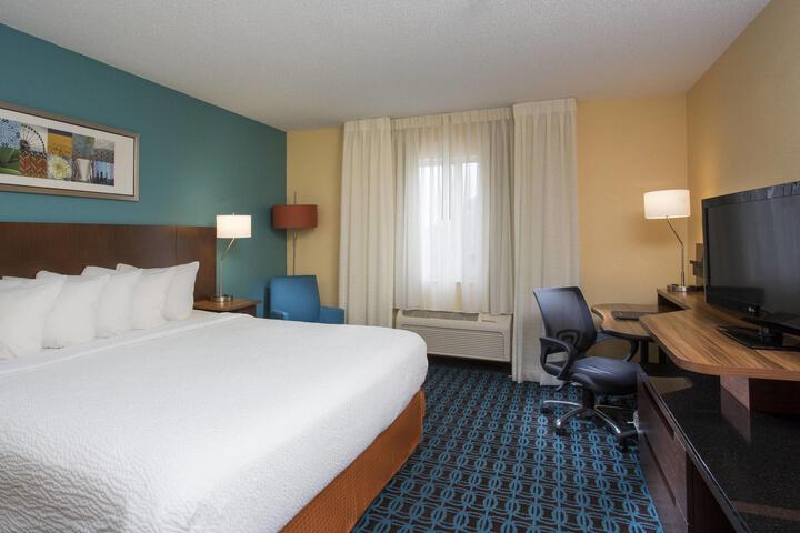 1 King Bed (3 of 8)