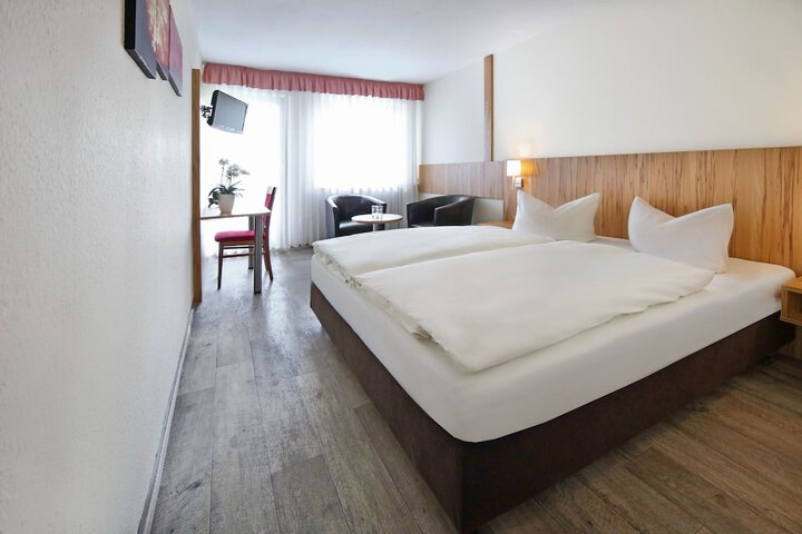 Room 4 of 52