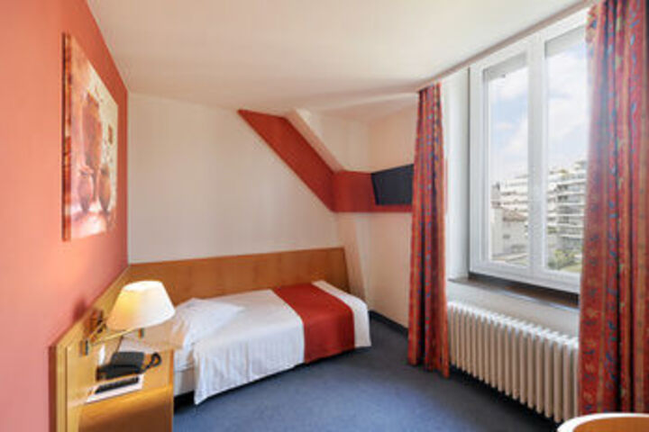 Room 54 of 102