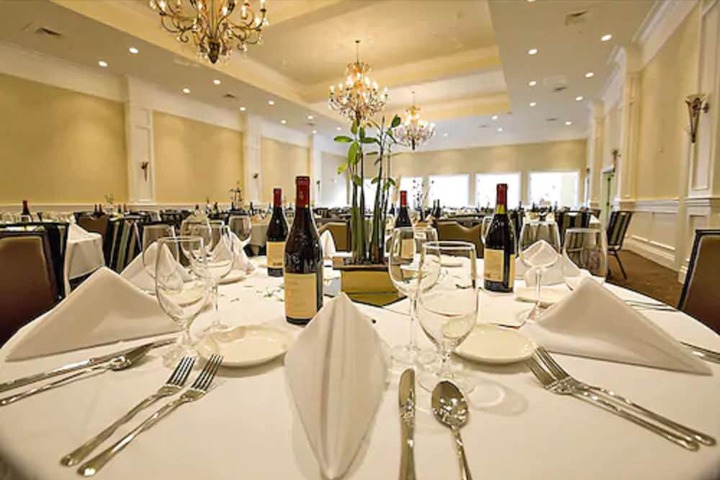 Ballroom/Hall 37 of 48