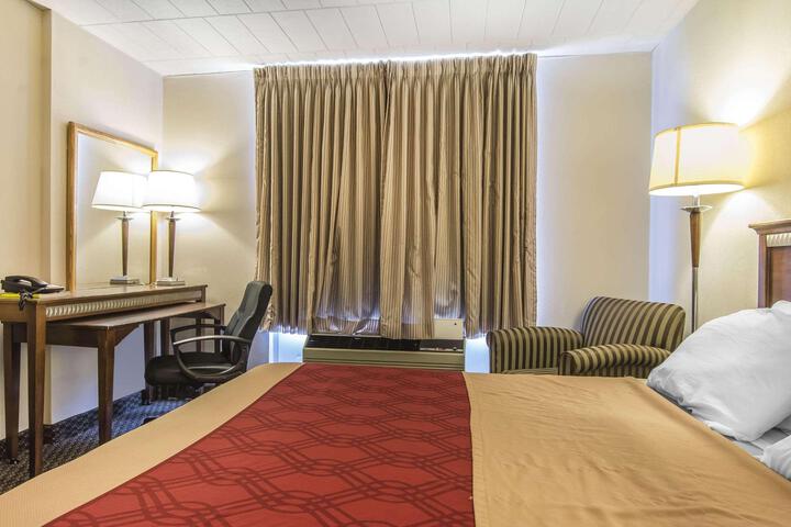 1 King Bed (4 of 12)