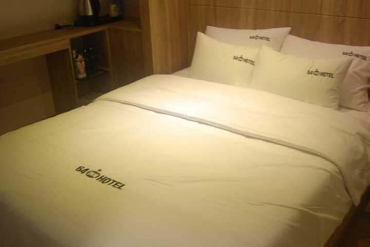 Room 4 of 42