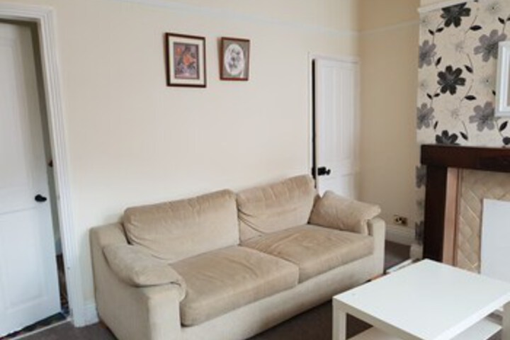 Lounge 12 of 28