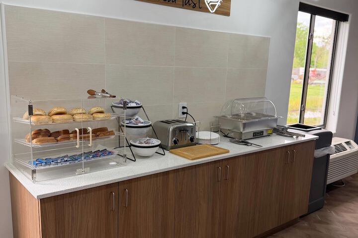 Breakfast/Coffee Service 102 of 112