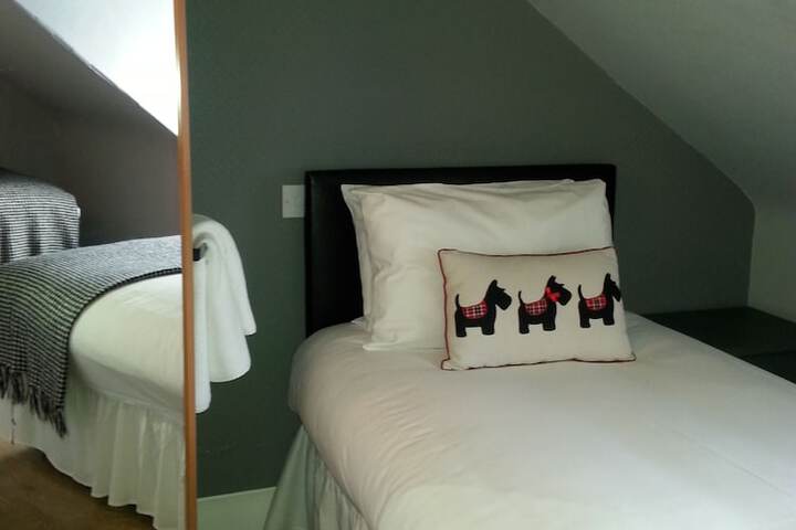 Room 11 of 43