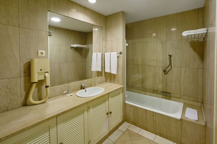 Room 10 of 39