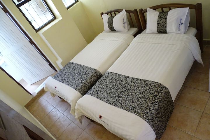 Room 4 of 104