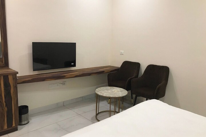 Room 19 of 53
