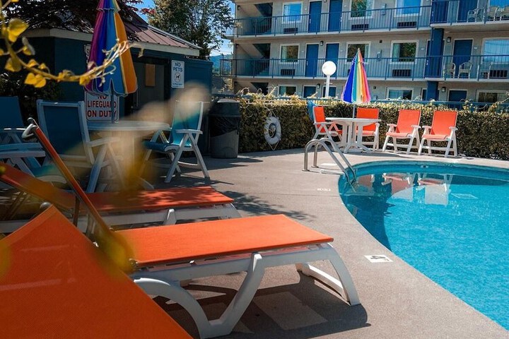 Pools & Facilities