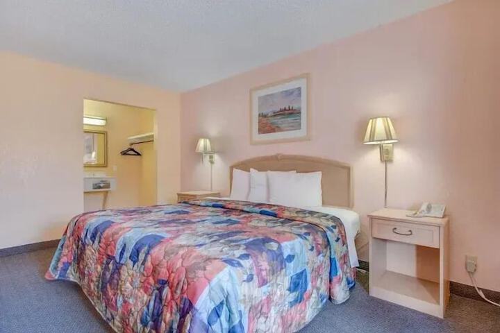 Room 4 of 23