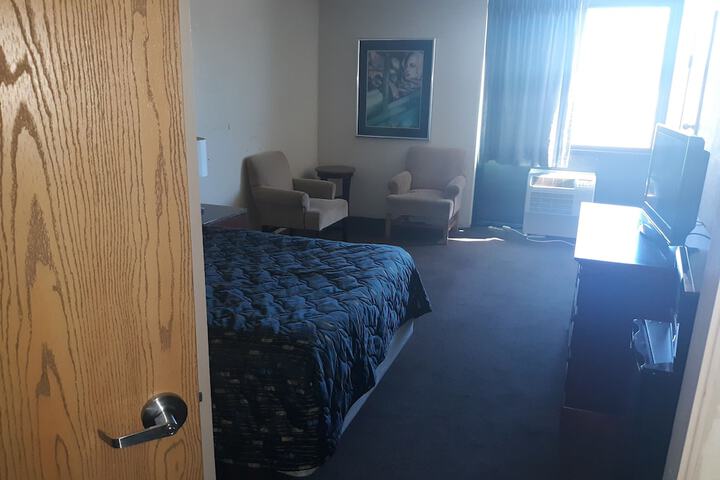 Room 10 of 28
