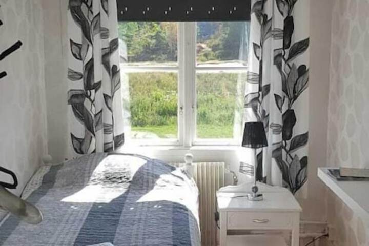 Room 4 of 68
