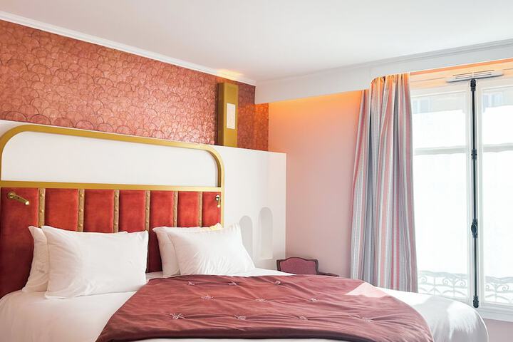 Room 4 of 28