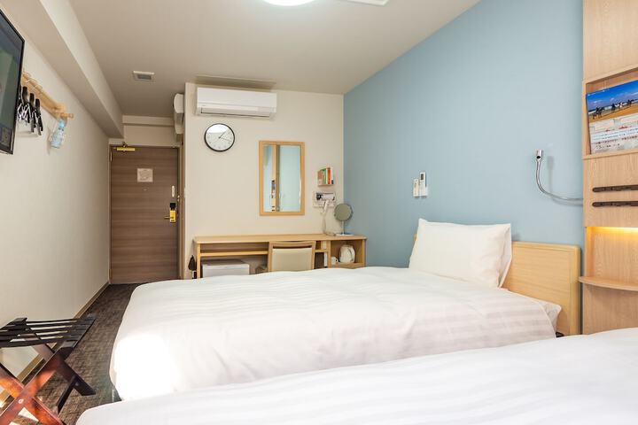 Room 9 of 34