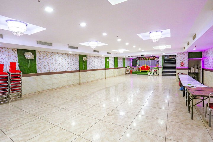 Ballroom/Hall 41 of 48