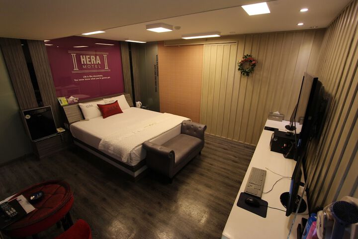 Room 6 of 56