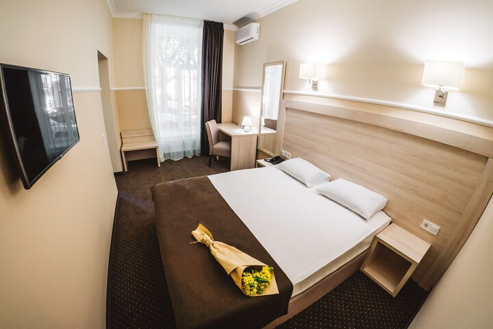 Room 4 of 32